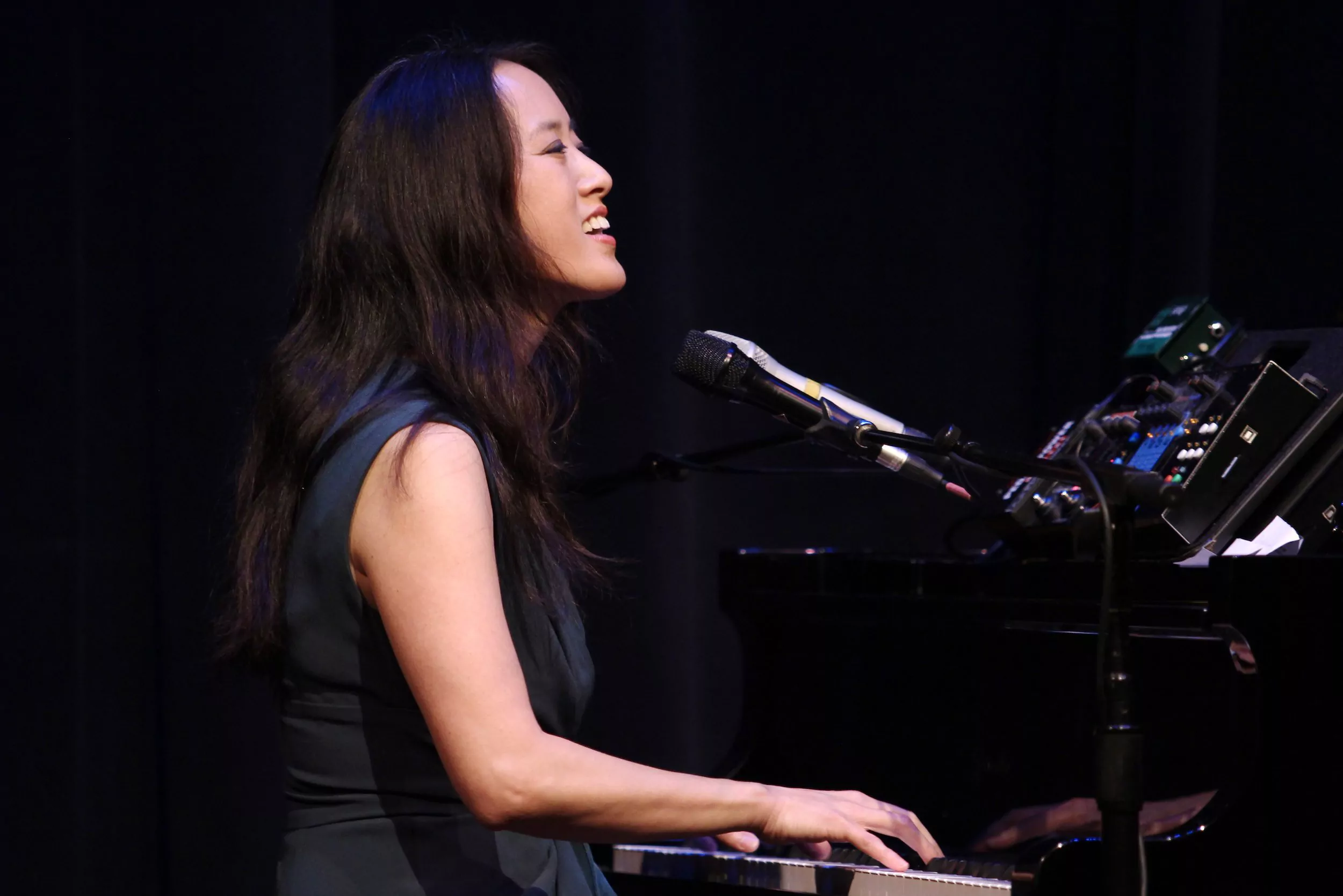 Vienna-Teng-Promo-Photo-by-Karen-Shih-e1677537362702 Vienna-Teng