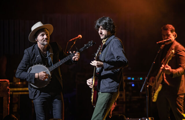 AvettBros3 Avett Brothers