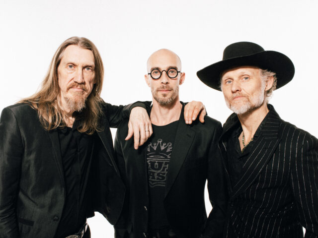 The-Wood-Brothers-02-Photo-By-Laura-Partain The Wood Brothers